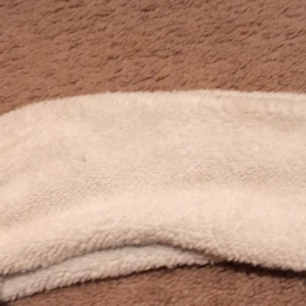a scarf - Picture 2 of 2